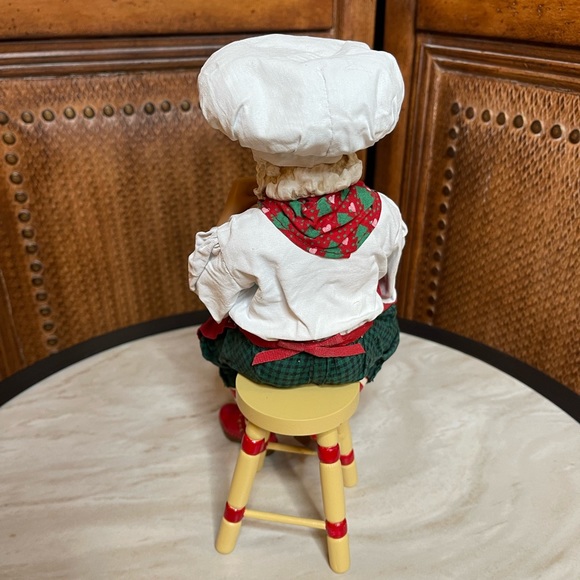 Clothtique Santa Chocolatier. Possible Dreams LTD - Picture 3 of 5